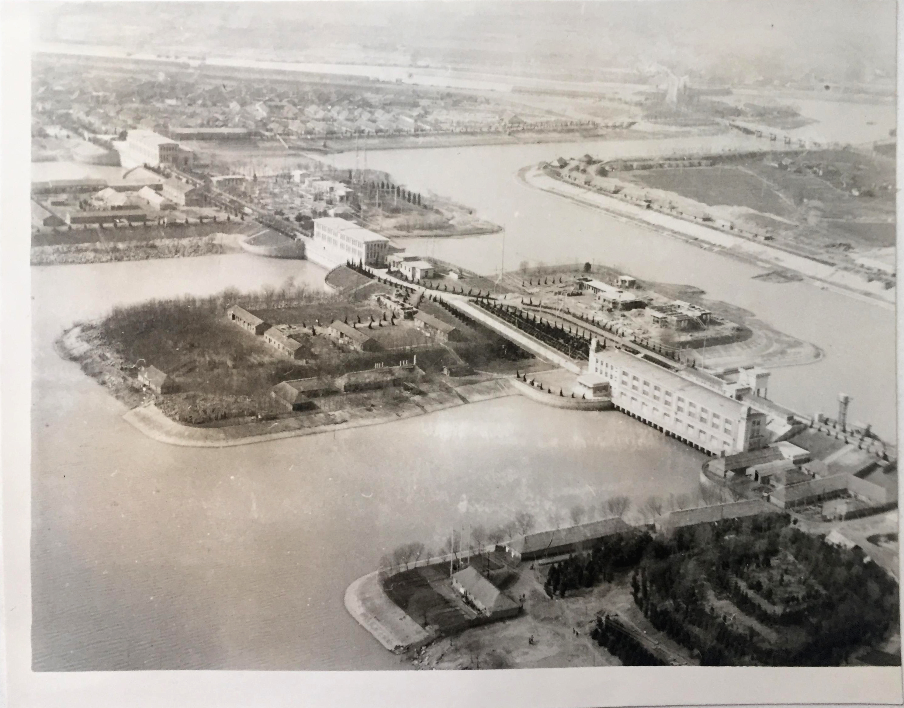 4、1977年3月，江都二、三、四站及其配套工程全部完成，一座由中国人自行设计、制造、安装和管理的大型泵站群巍然屹立于世界东方。.jpg