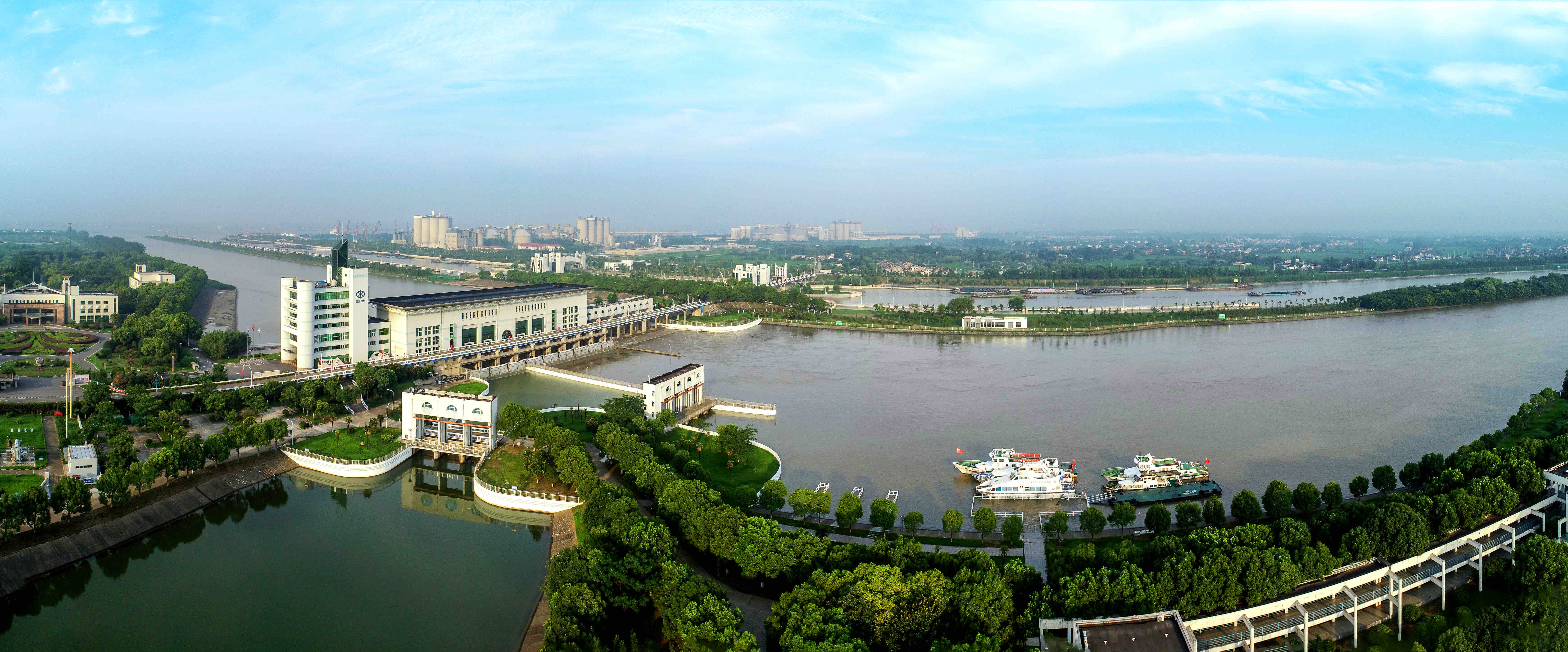 8、1999年10月，建成泰州引江河一期工程，增加了江水北调工程抽引长江水和里下河排涝的能力。(1).jpg